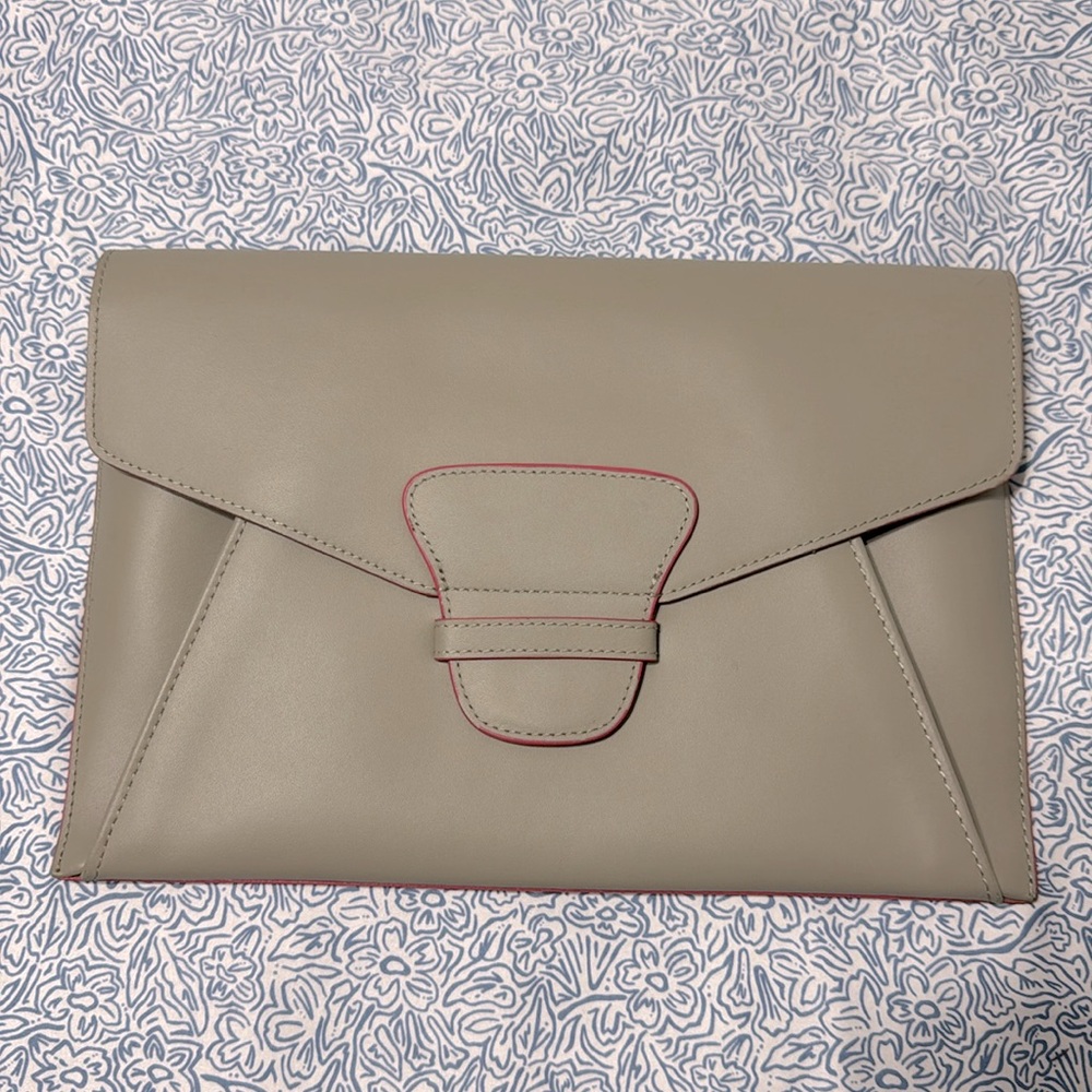 Trouve Clutch